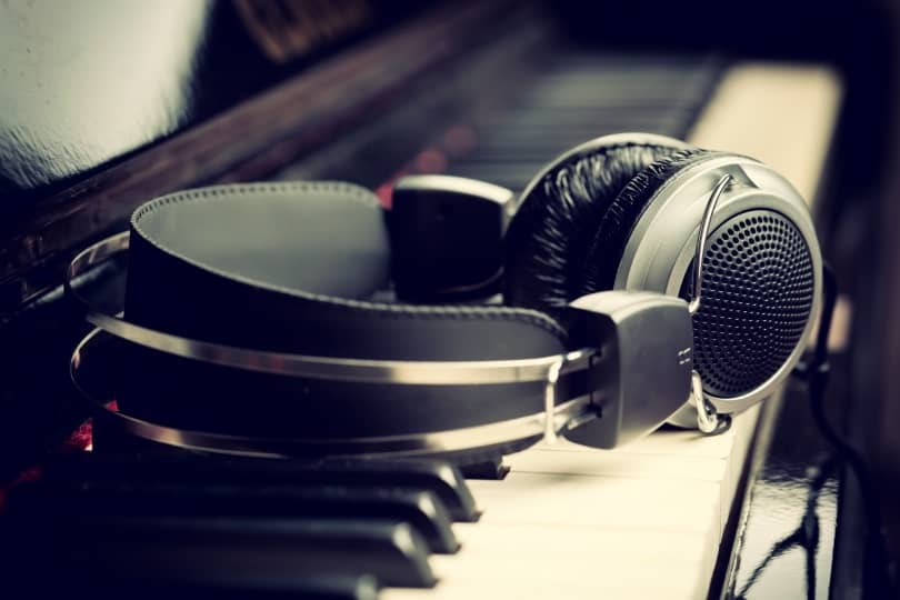 music_studio-headphone_088K[1]